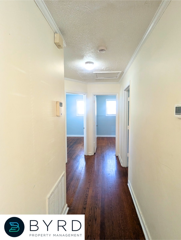 Building Photo - 1036 Kingsway Rd