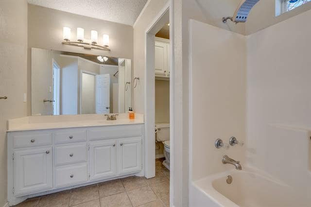 Building Photo - 215 Linda St