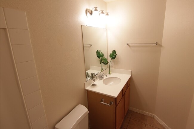 Building Photo - 2027 Creek Run Dr