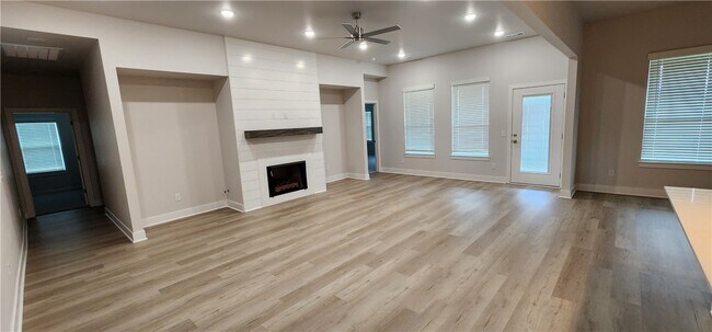 Building Photo - 5301 SW Firethorn Ln