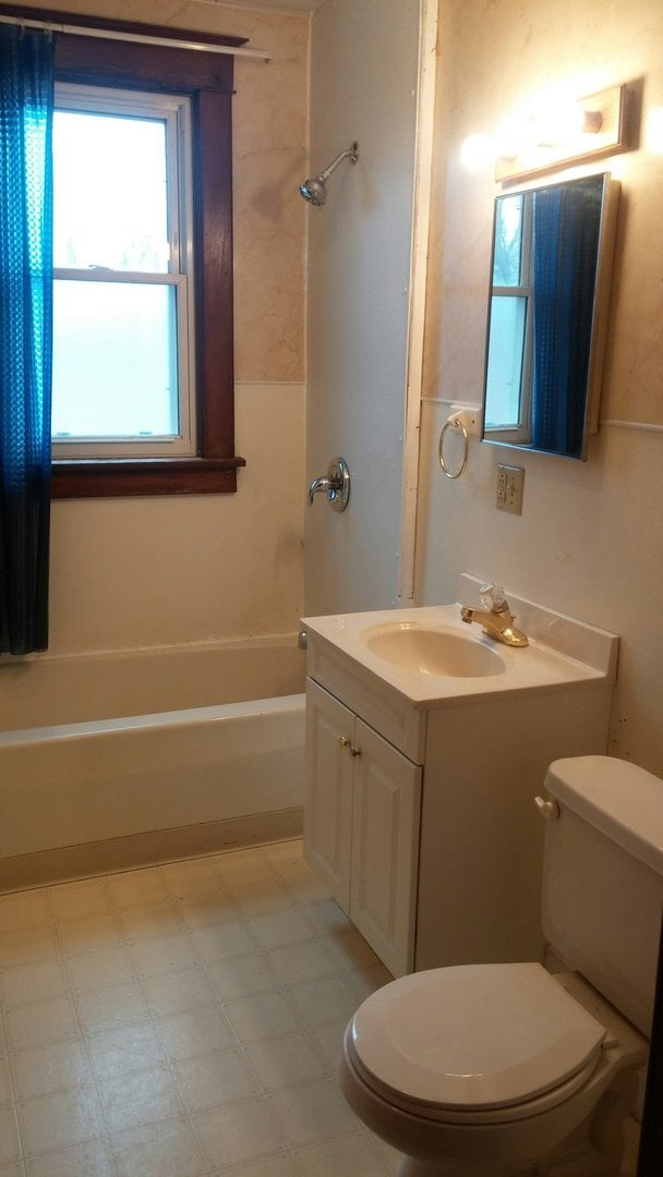 Building Photo - 1002 Burr