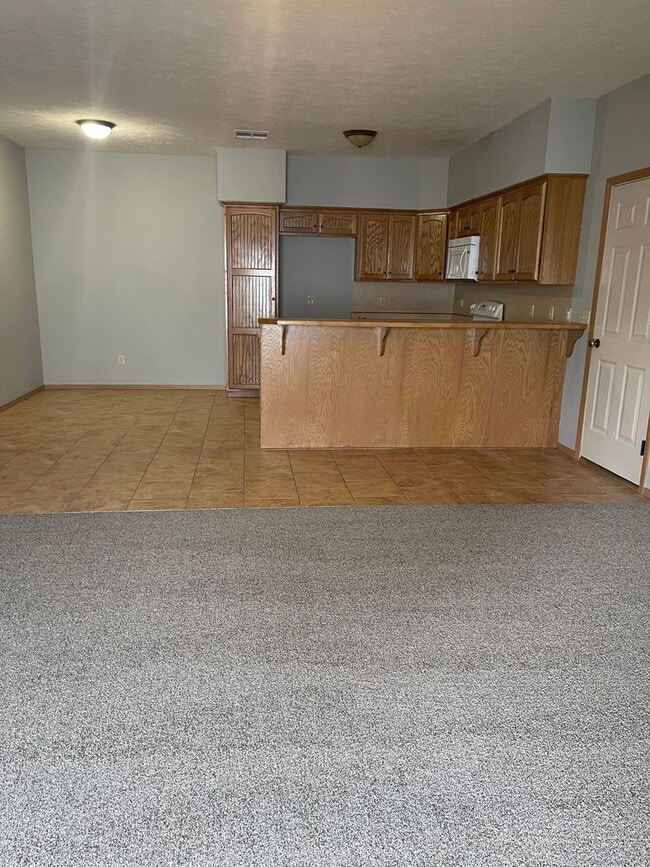 Building Photo - 705-707 E Watermill Cir