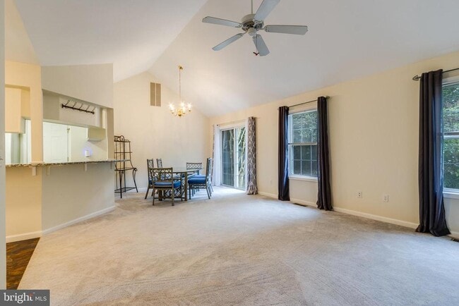 Building Photo - 37487 Burton Ct