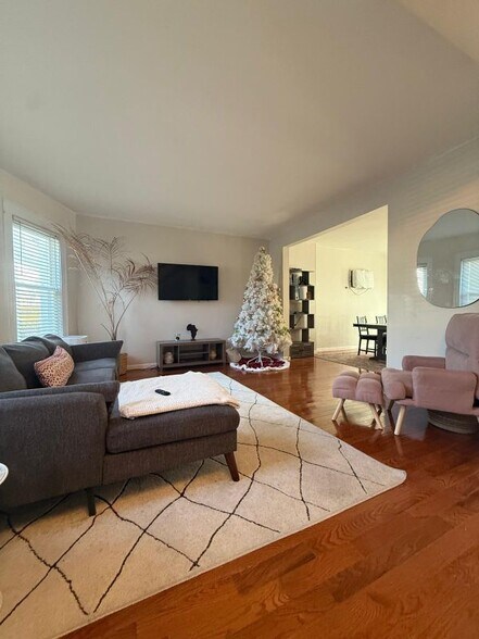 Building Photo - 365 3rd St