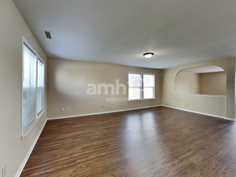 Building Photo - 8243 Retreat Ln