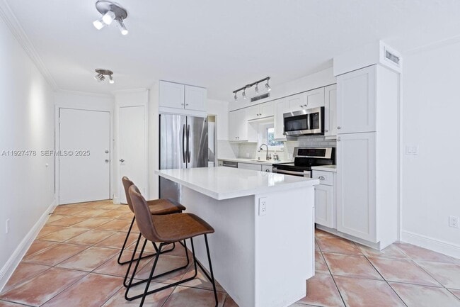 Building Photo - 3028 Center St