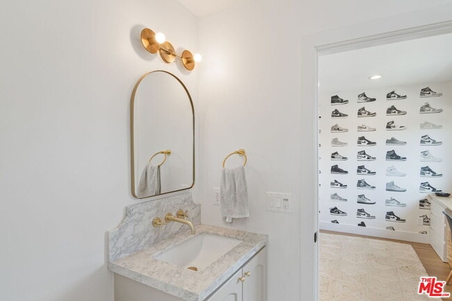 Building Photo - 5664 Coliseum St