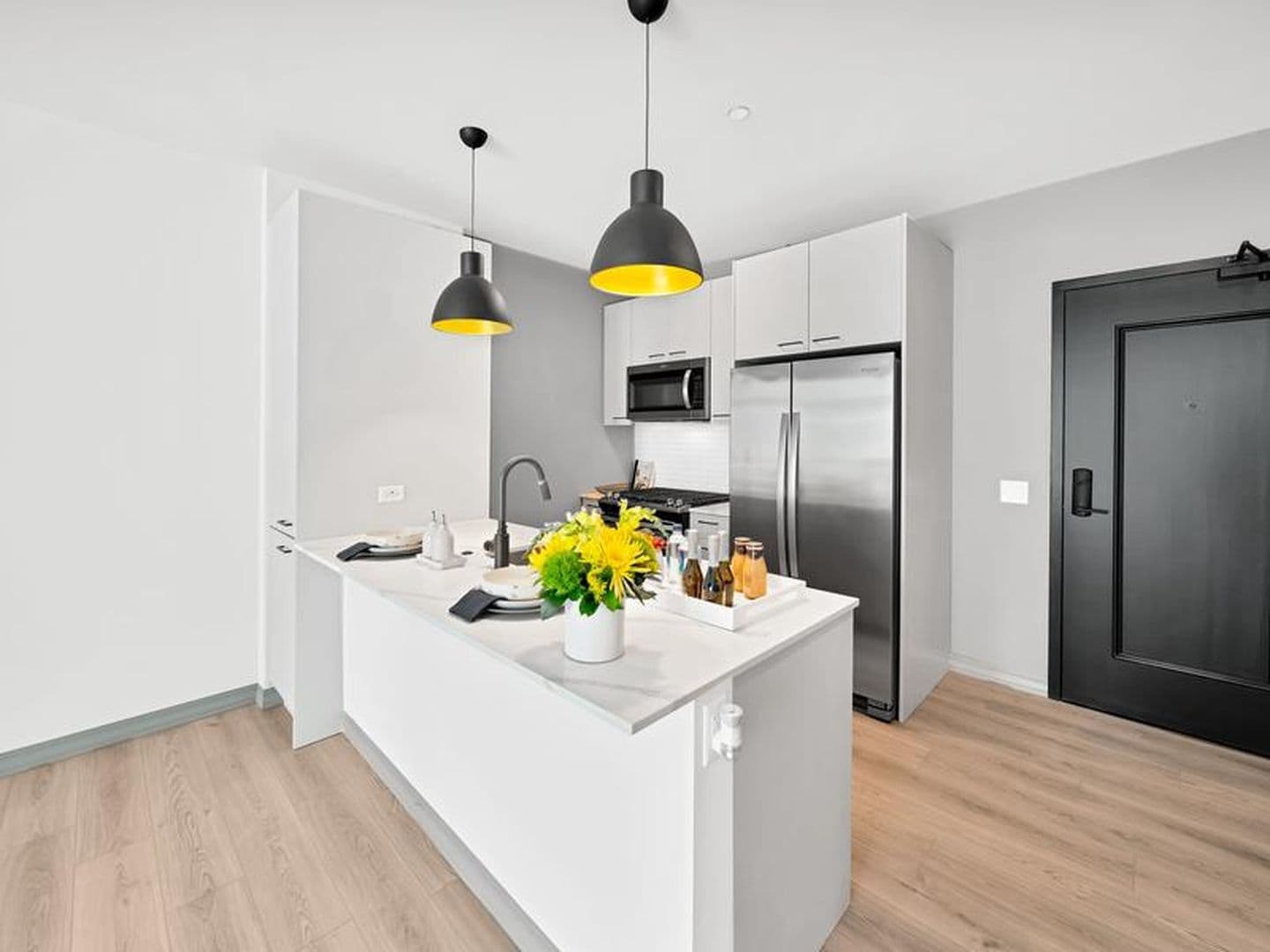 Building Photo - 2141 N Elston Ave