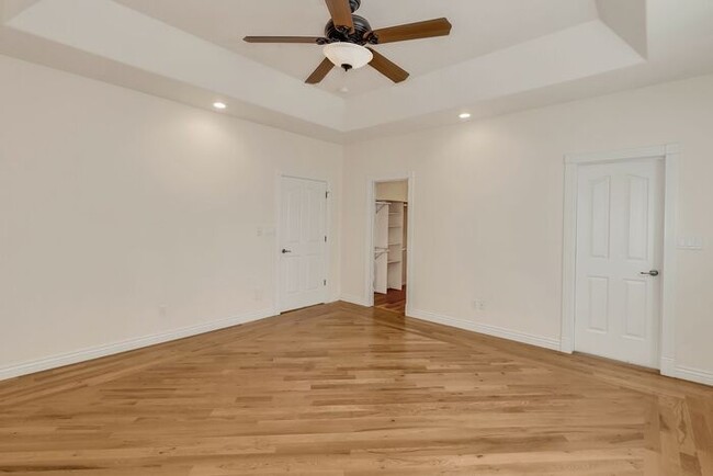 Building Photo - Beautiful and Spacious 4Bd 3.5Bath Home in...