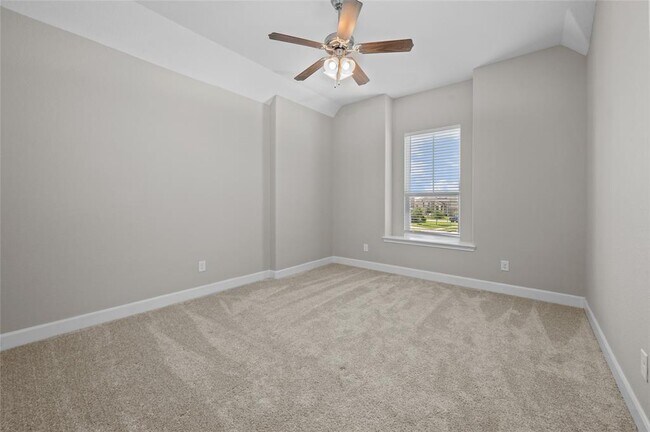 Building Photo - 14014 Phelps Dr