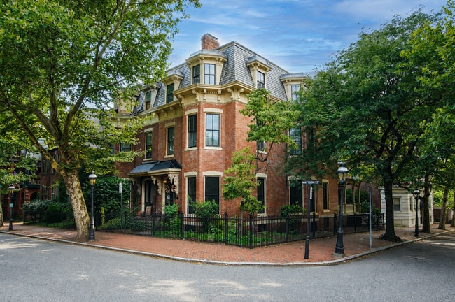 Building Photo - 52 Mattoon St