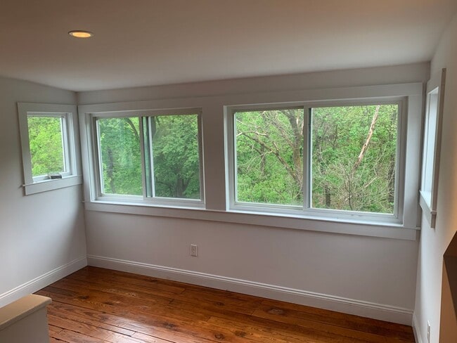 Building Photo - 9050 Easton Rd