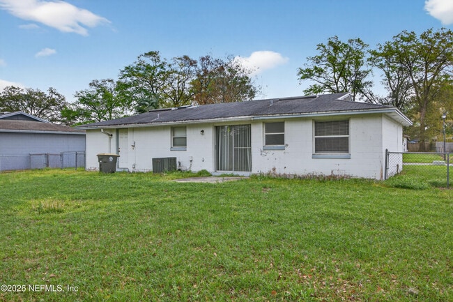 Building Photo - 726 Perryman Ln W