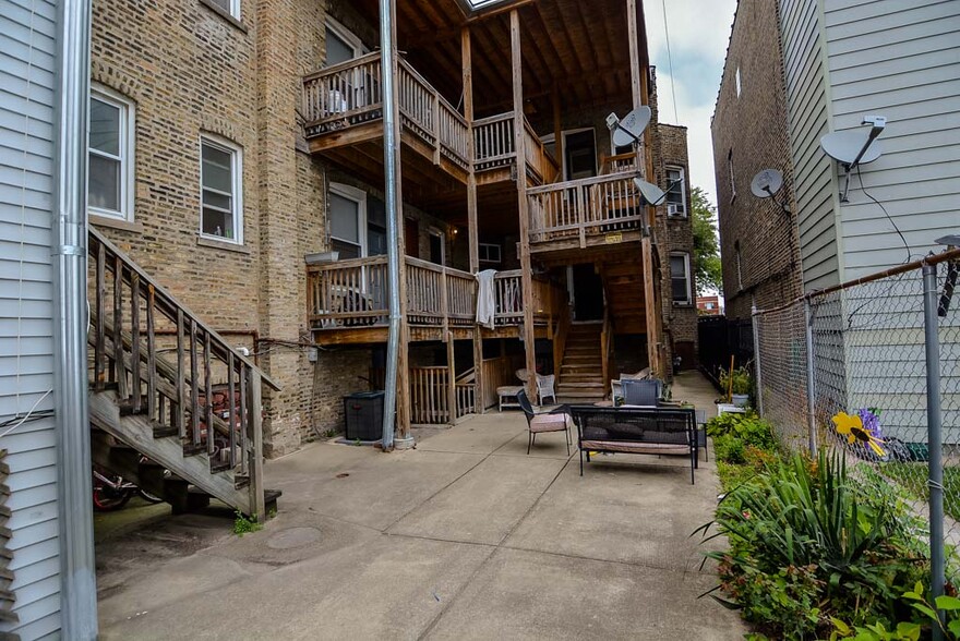 Building Photo - 2457 W Rice St