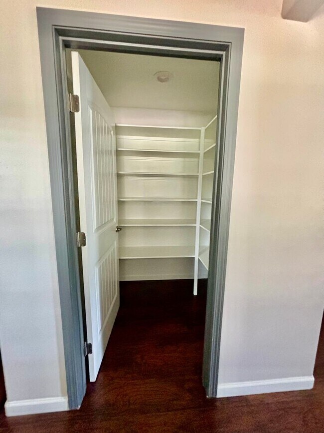 Building Photo - Beautiful 2100 sq ft Prescott home, 4 bed 2 bath with large upstairs loft on almost an acre of land!