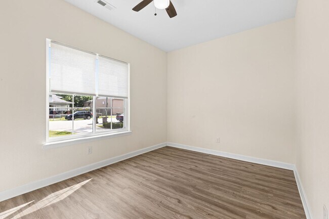 Building Photo - 317 Cottonwood Ave