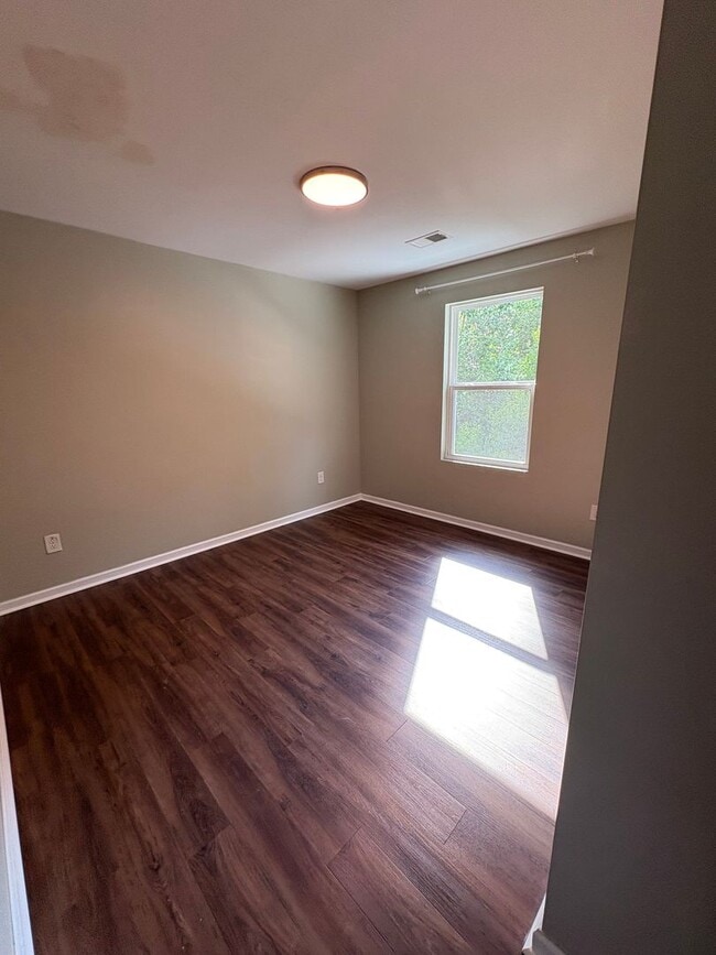 Building Photo - 4 Bedroom 2.5 Bath Home in Woodruff Near B...