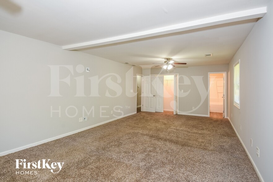 Building Photo - 4800 Victoria Ln