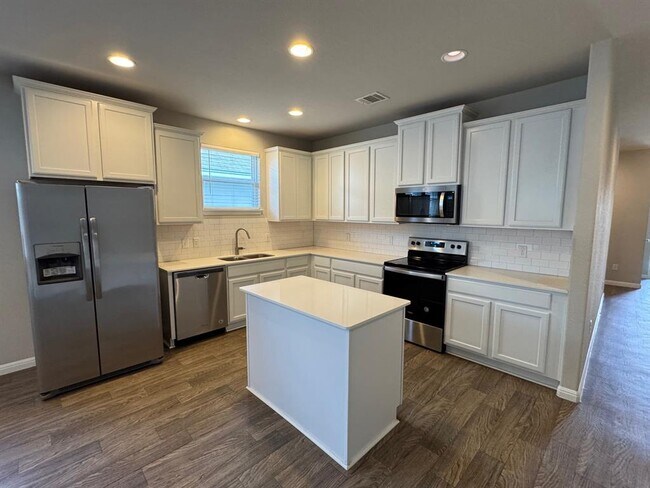 Building Photo - 209 Pitchfork Dr
