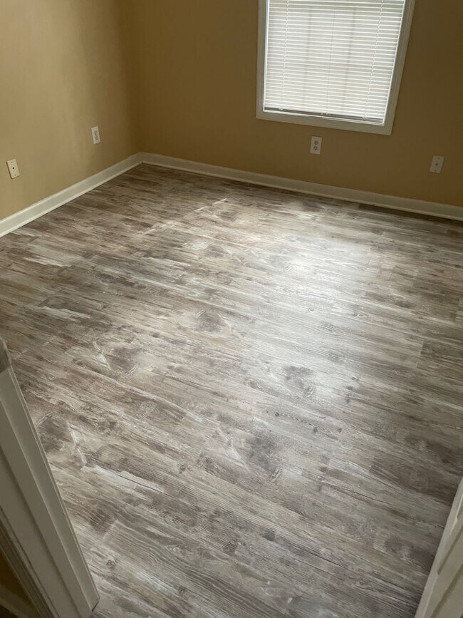 Building Photo - $1,595 Mo. - Pet Friendly, 3 Bedroom, 2 Bath Duplex will be available soon!