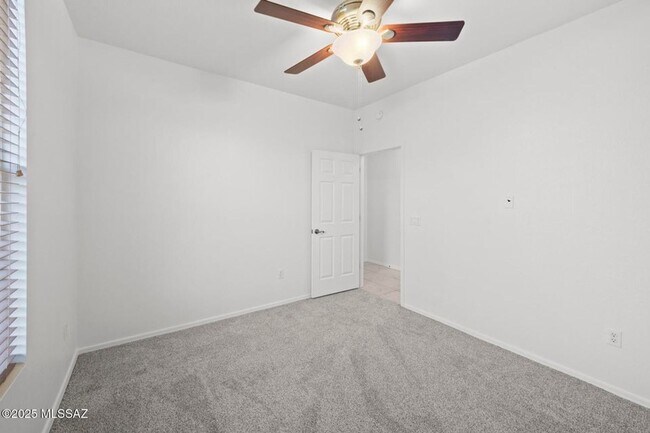 Building Photo - Lovely 4 bedroom, 2 bath home with 2 car garage