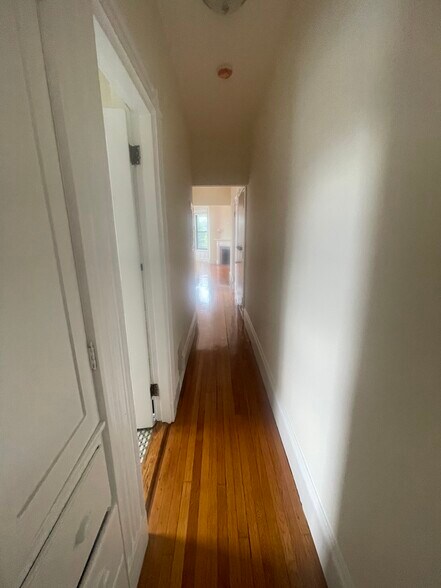 Building Photo - 504 Beacon St