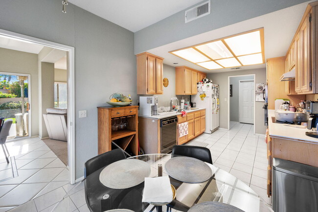 Building Photo - 48125 Vía Hermosa