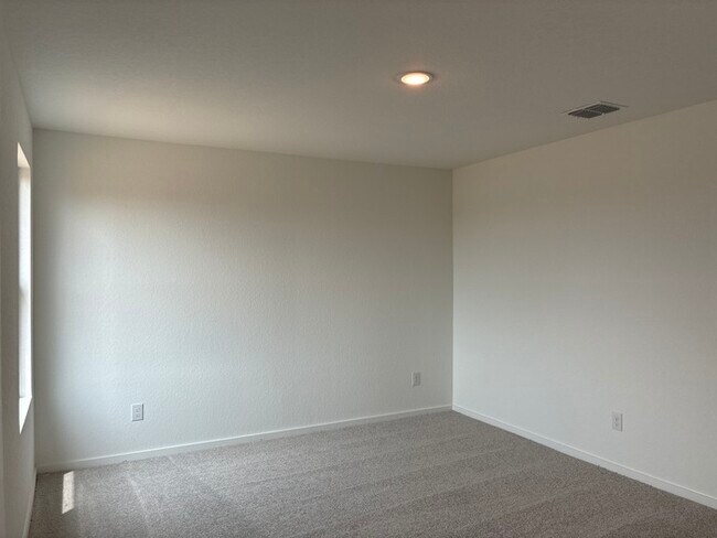 Building Photo - Charming 4 beds 2 baths in San Antonio!