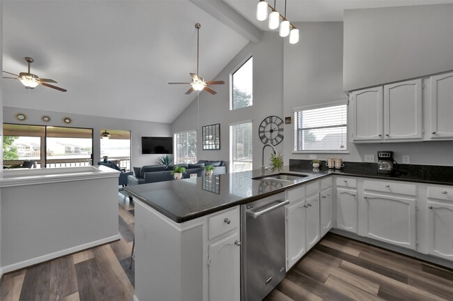 Building Photo - 124 April Point Dr N