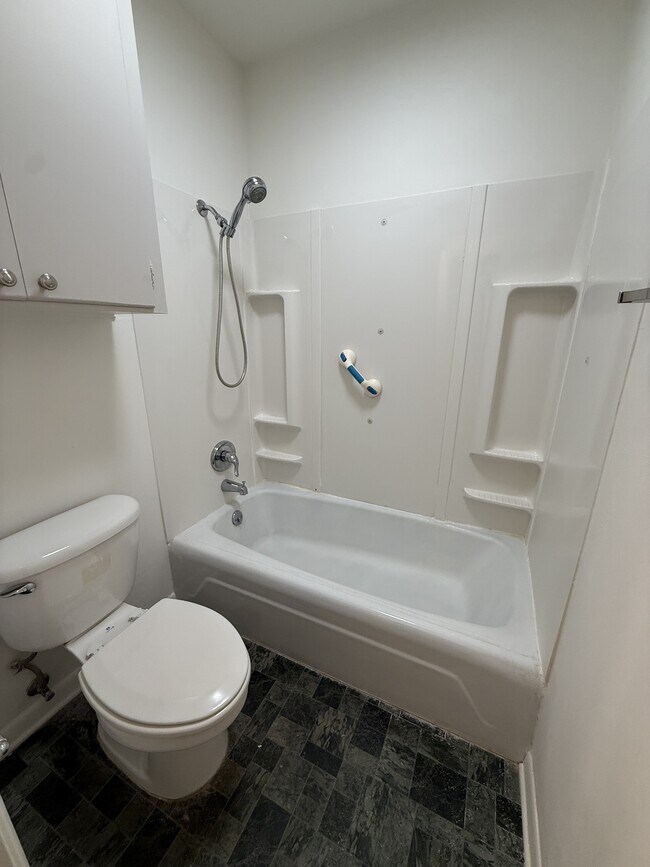 Building Photo - 880 Lockwood Dr