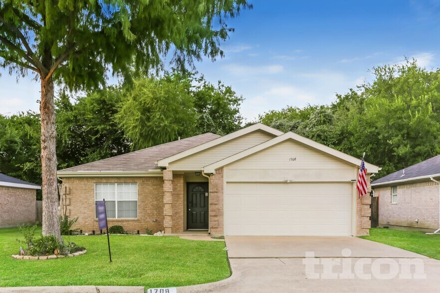 Primary Photo - 1708 N Bent Tree Trail