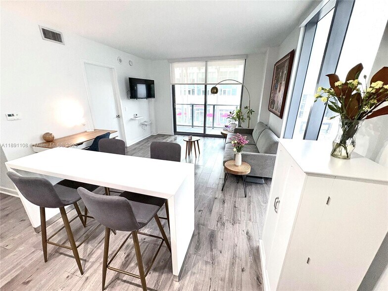 Building Photo - 31 SE 5th St