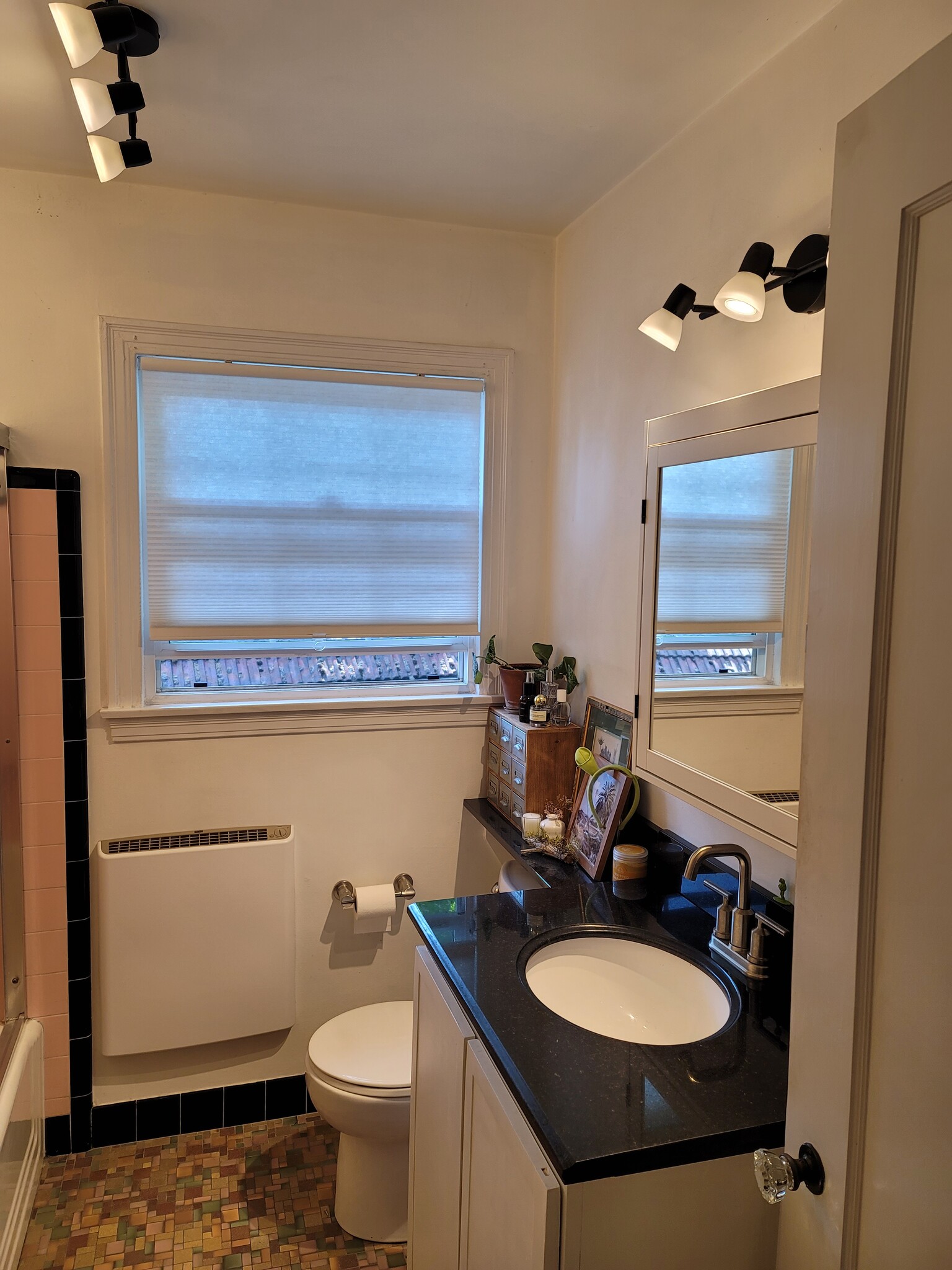 Granite countertops - 2567 Land Park Dr