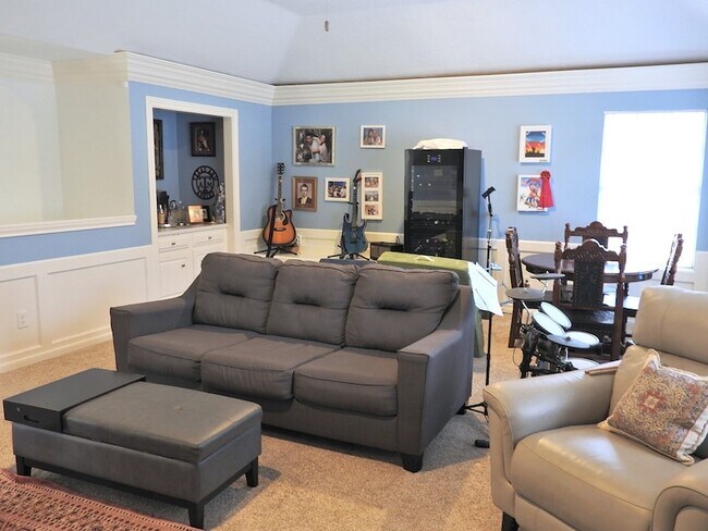 Building Photo - 2319 Amber Springs Dr