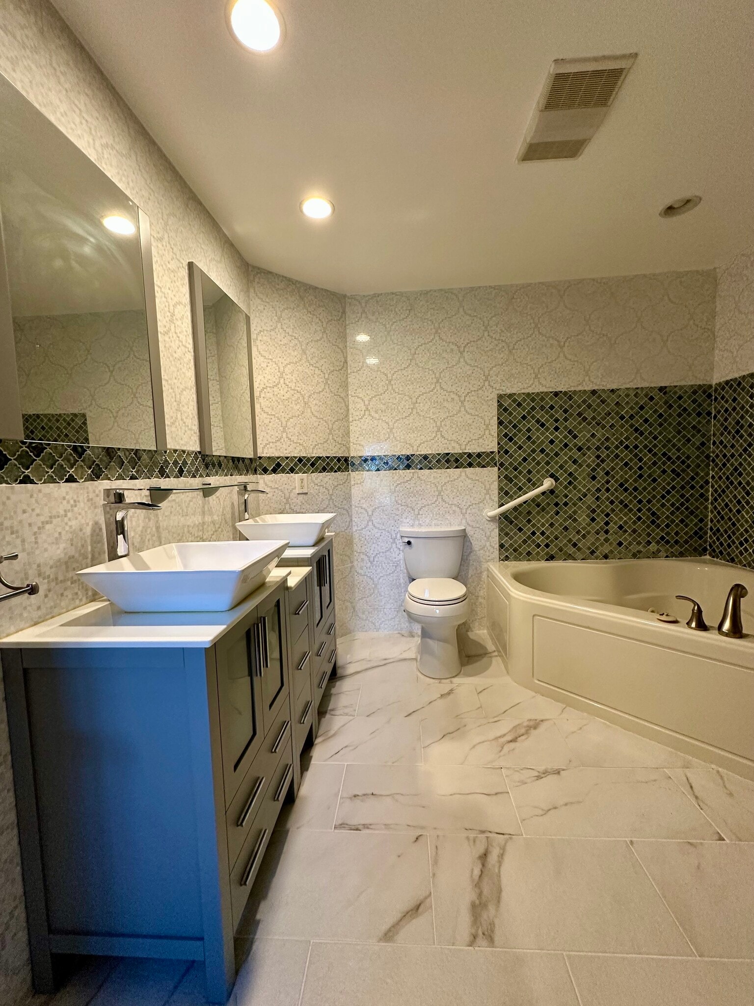 Building Photo - 3 Harbor Front Ct