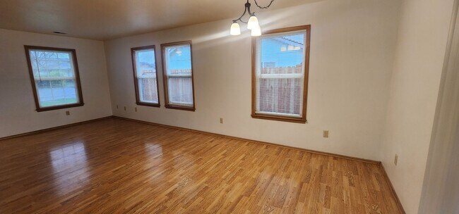 Building Photo - Spacious 3-Bedroom Home on a Quiet Cul-de-Sac in McKinleyville