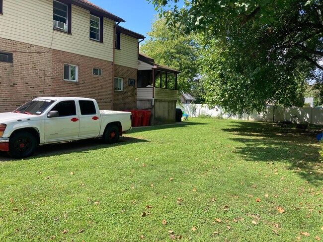 Two car off street parking - 513 6th Ave