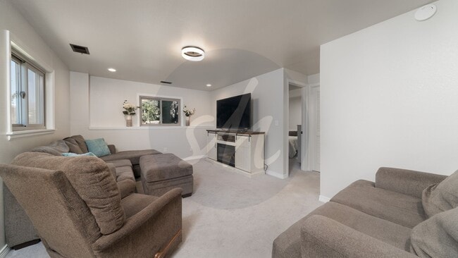 Building Photo - Remodeled Gem in Briargate