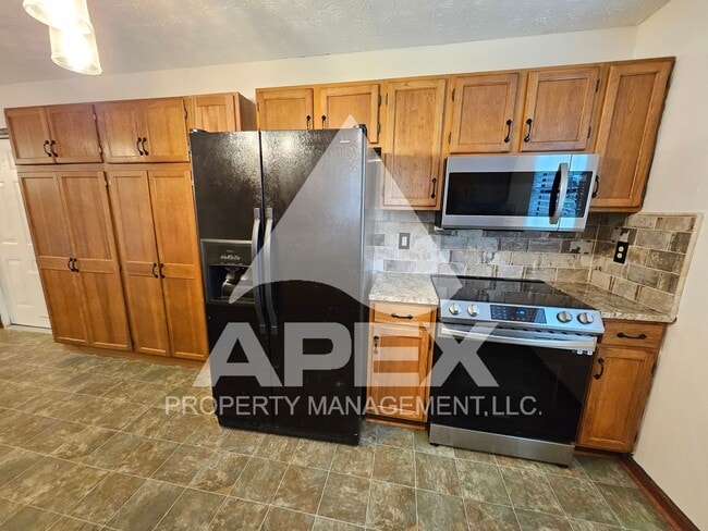Building Photo - Stunning 3 Bd/2Ba Single Family Home with 2-Car Garage in the heart of Halls!