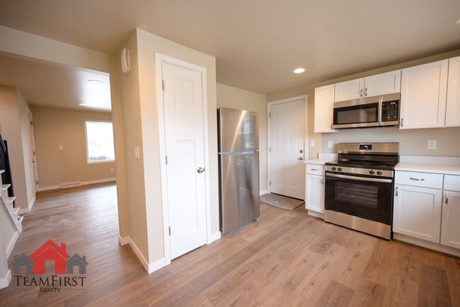 Building Photo - 2022 Terry Ln