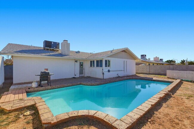 Building Photo - 1056 S Lazona Dr