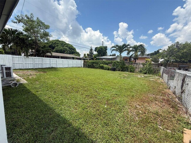 Building Photo - 2784 SW 31st Pl