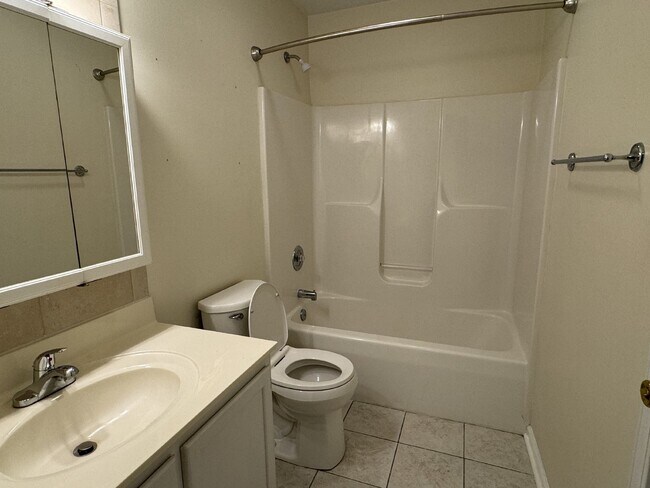 Building Photo - 3 BD/2 BA - Two Story Home in Mid-town Wil...