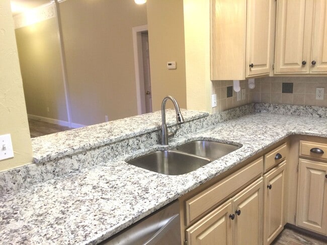 Building Photo - 13 Windtree Park