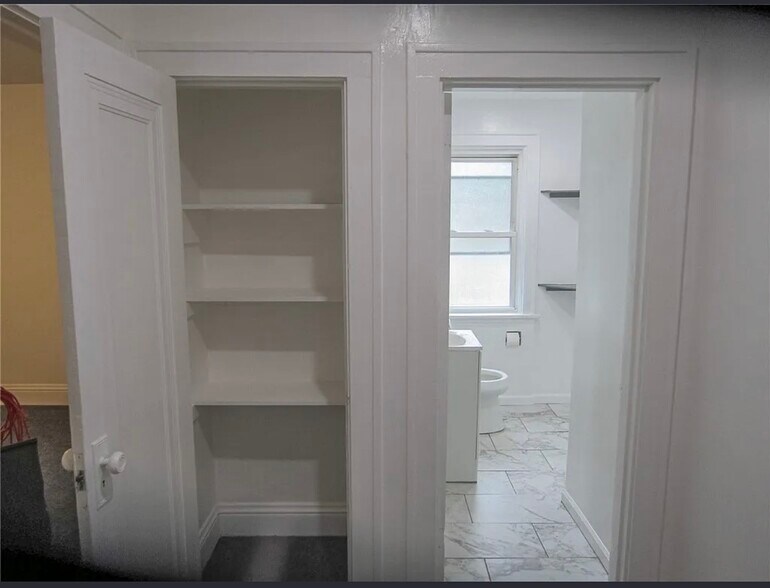 Building Photo - 2840 Dwight Ave