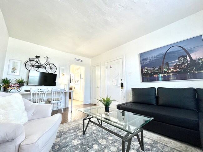 Building Photo - 6653 Berthold Ave