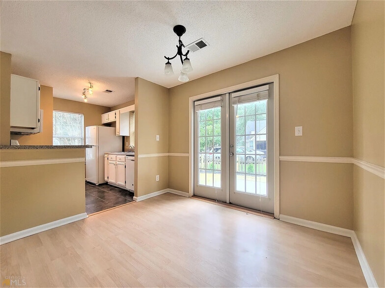 Building Photo - 512 N Fairfield Dr