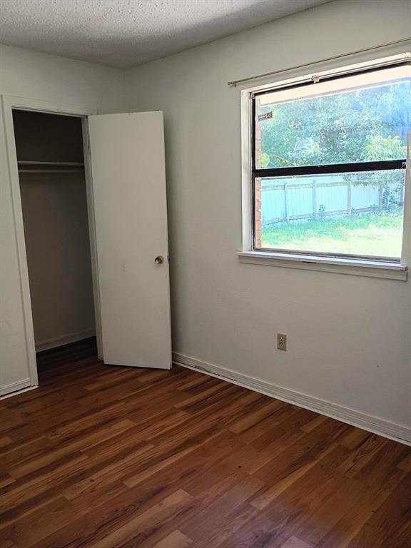 Building Photo - 8713 S Hillcrest Dr