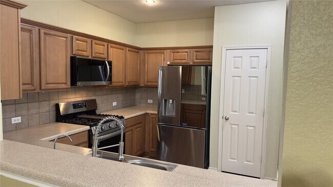 Building Photo - 700 Sweet Leaf Ln