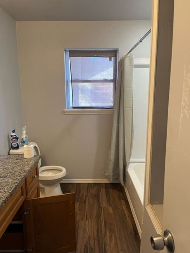 Building Photo - Three Bedroom/One Bath Home